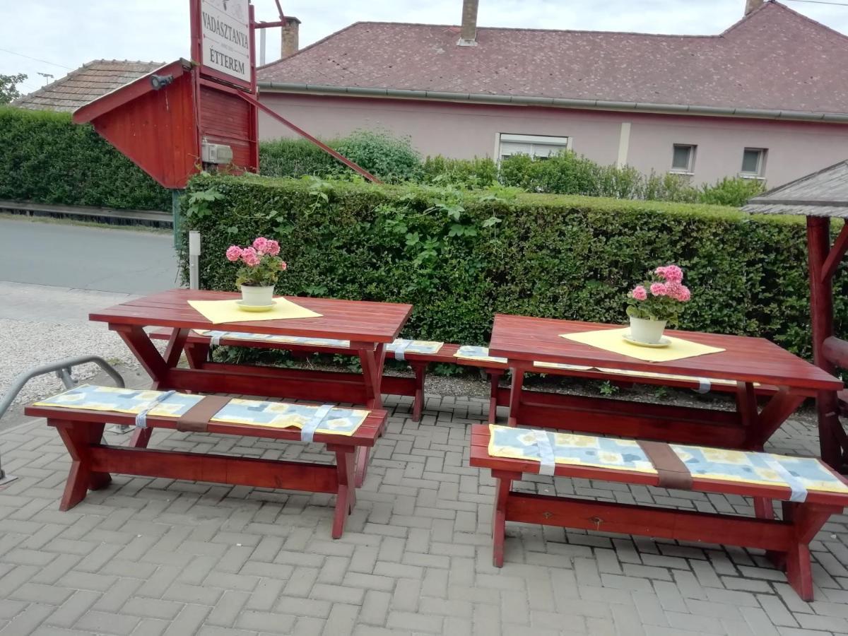 Vadasztanya Fogado Appartement Egerszalók Buitenkant foto